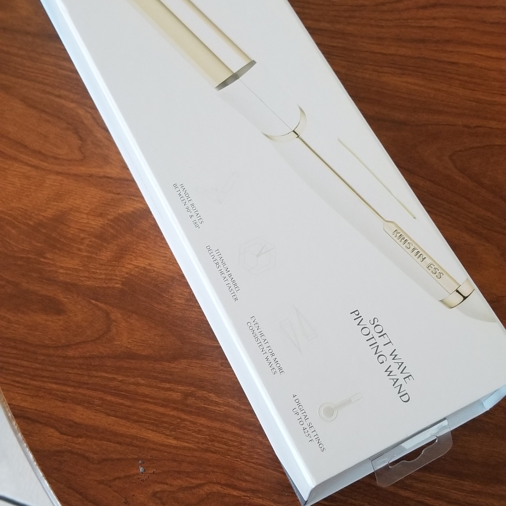 Soft wave pivoting wand